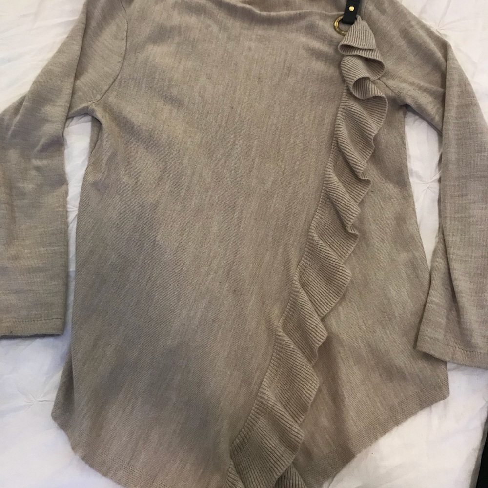 Long sweater tunic with ruffles